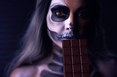 vecteezy_spooky-portrait-of-woman-in-halloween-gotic-makeup-holding_15859261_314~1.jpg