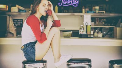 women-brunette-jean-shorts-candy-apple-John-Dunnigan-beauty-585865-wallhere_com~8.jpg