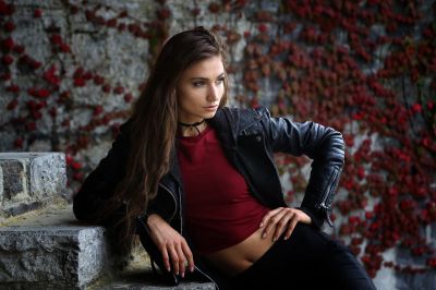 women-portrait-tanned-Ilvy-Kokomo-choker-looking-away-leather-jackets-1155766~8.jpg