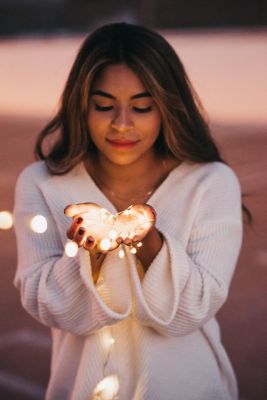 young-woman-holding-christmas-lights_t20_Lz7evK~8.jpg