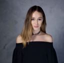 Alycia-Debnam-Carey-women-actress-simple-background-looking-at-viewer-1558825.jpg