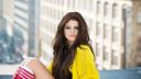 Selena-Gomez-yellow-sweater.jpg