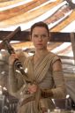 daisy-ridley-star-wars-the-force-awakens-poster-stills-and-promos-2015_3.jpg