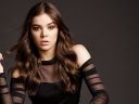 wallpapersden_com_beautiful-hailee-steinfeld-black-2017_1152x864.jpg