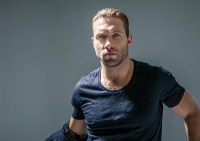 kinopoiskru-jai-courtney-2560.jpg